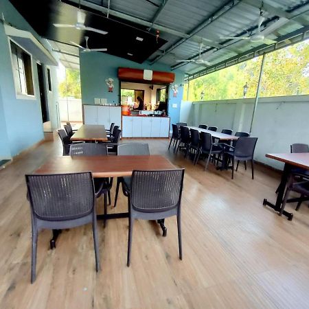 Lotus Hotel Nagaon Beach アリバグ エクステリア 写真